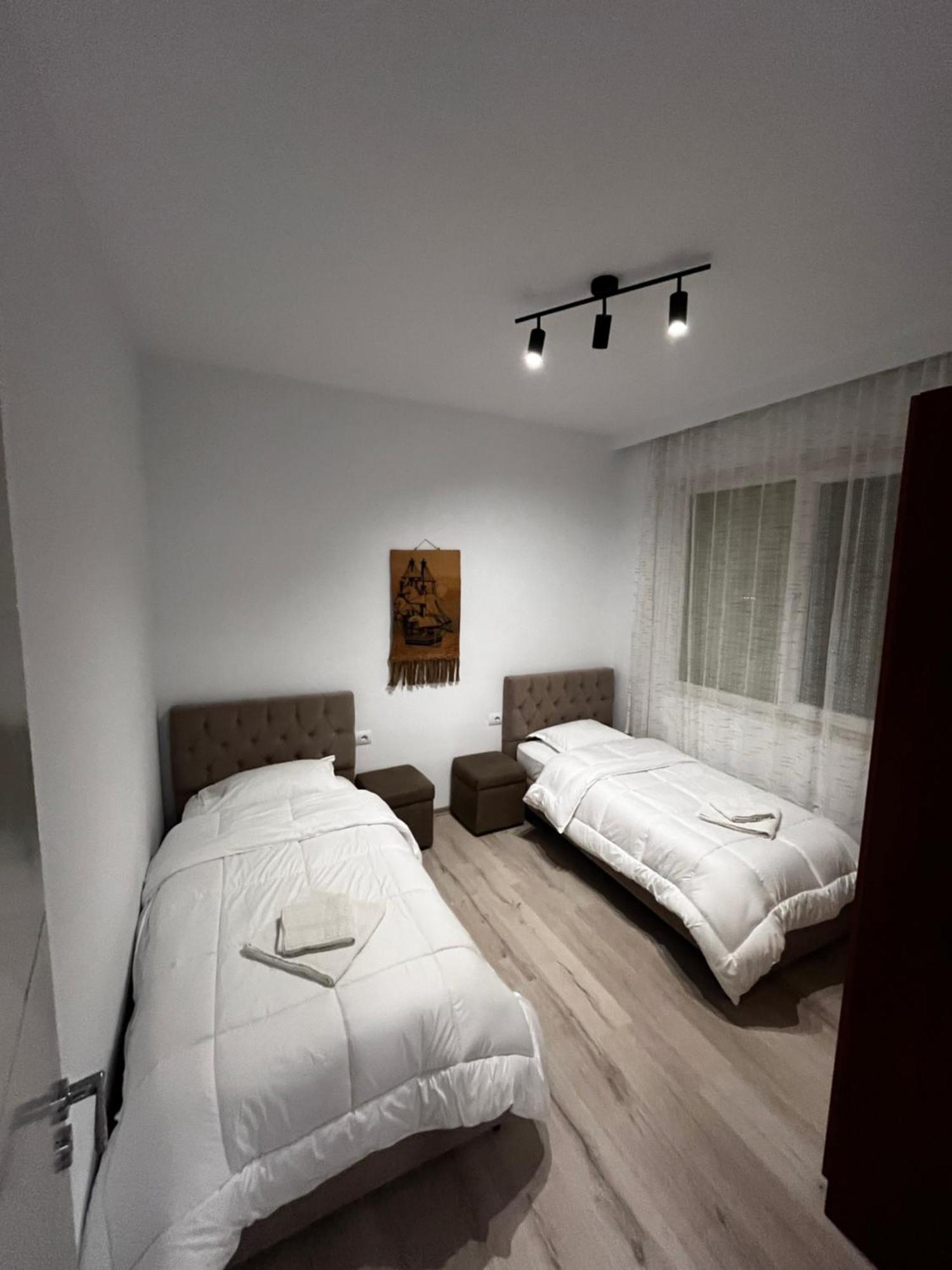 House Gjiri I Lalzit Apartment *