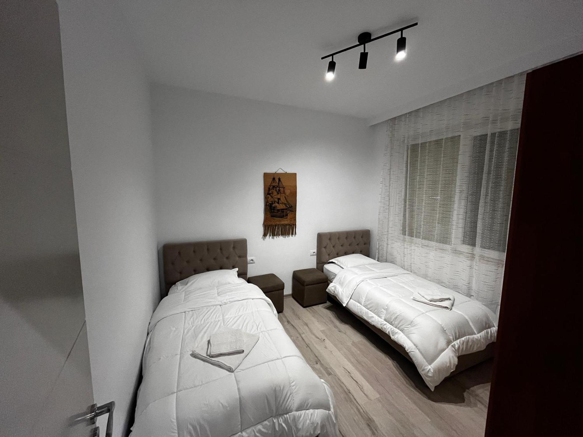 House Gjiri I Lalzit Apartment *